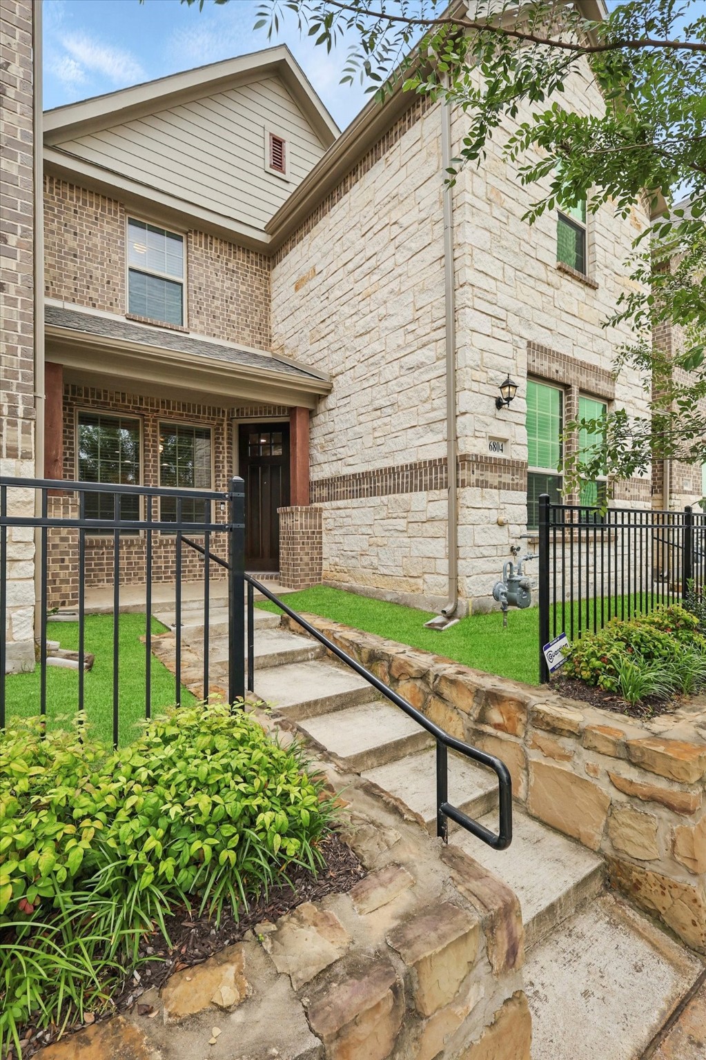 6804 Meadow Crest Drive