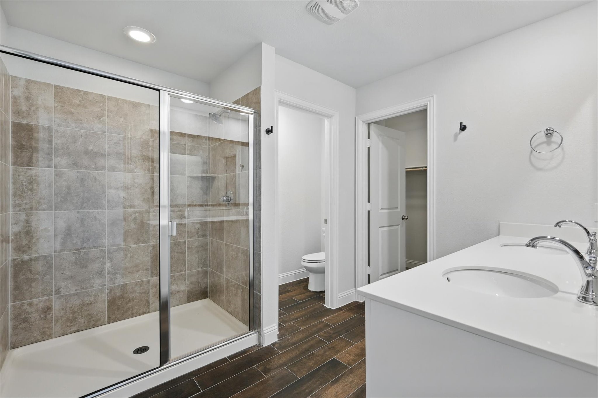 6804 Meadow Crest Drive