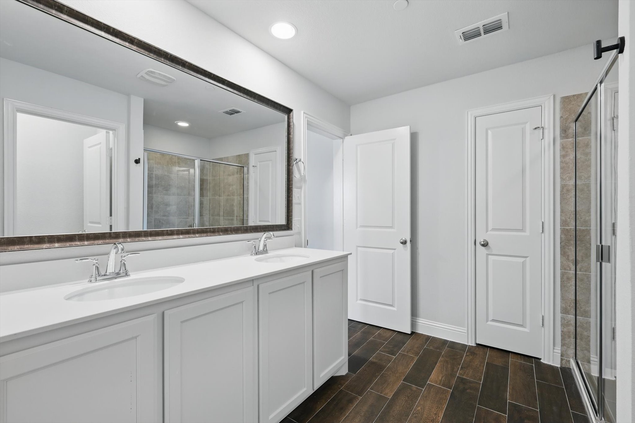 6804 Meadow Crest Drive