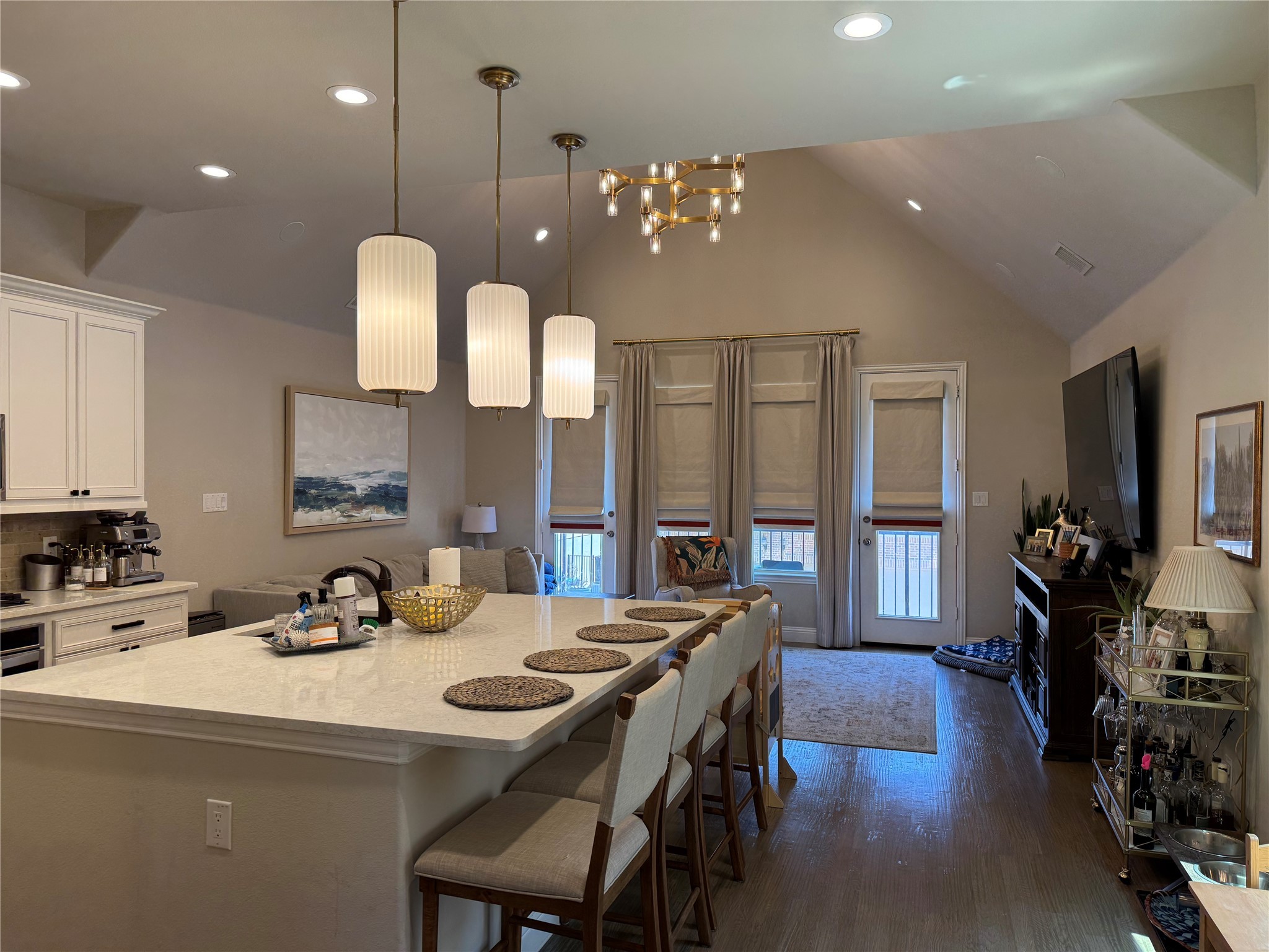 4204 Riverside Drive