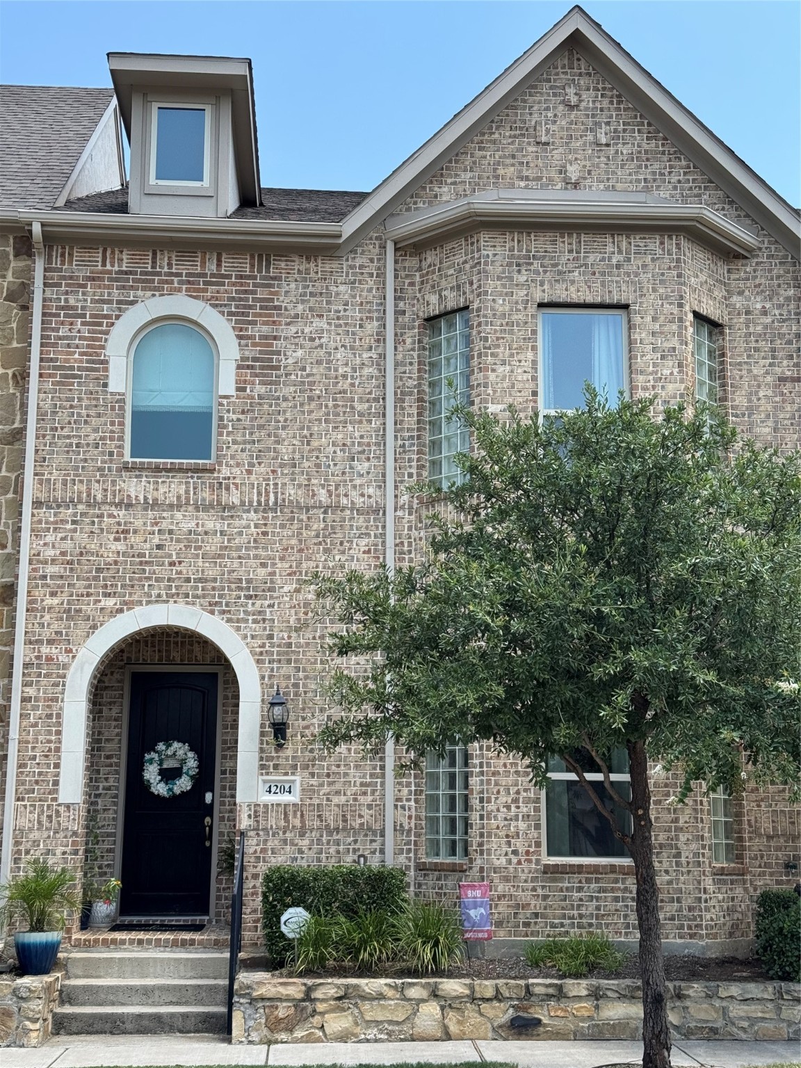 4204 Riverside Drive