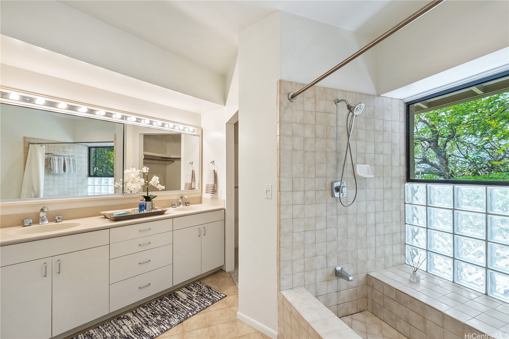 5926 Kalanianaole Highway