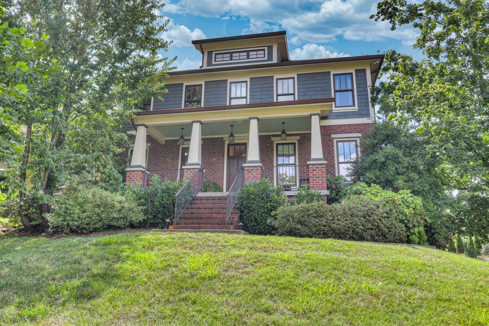 3297 Lealand Ln