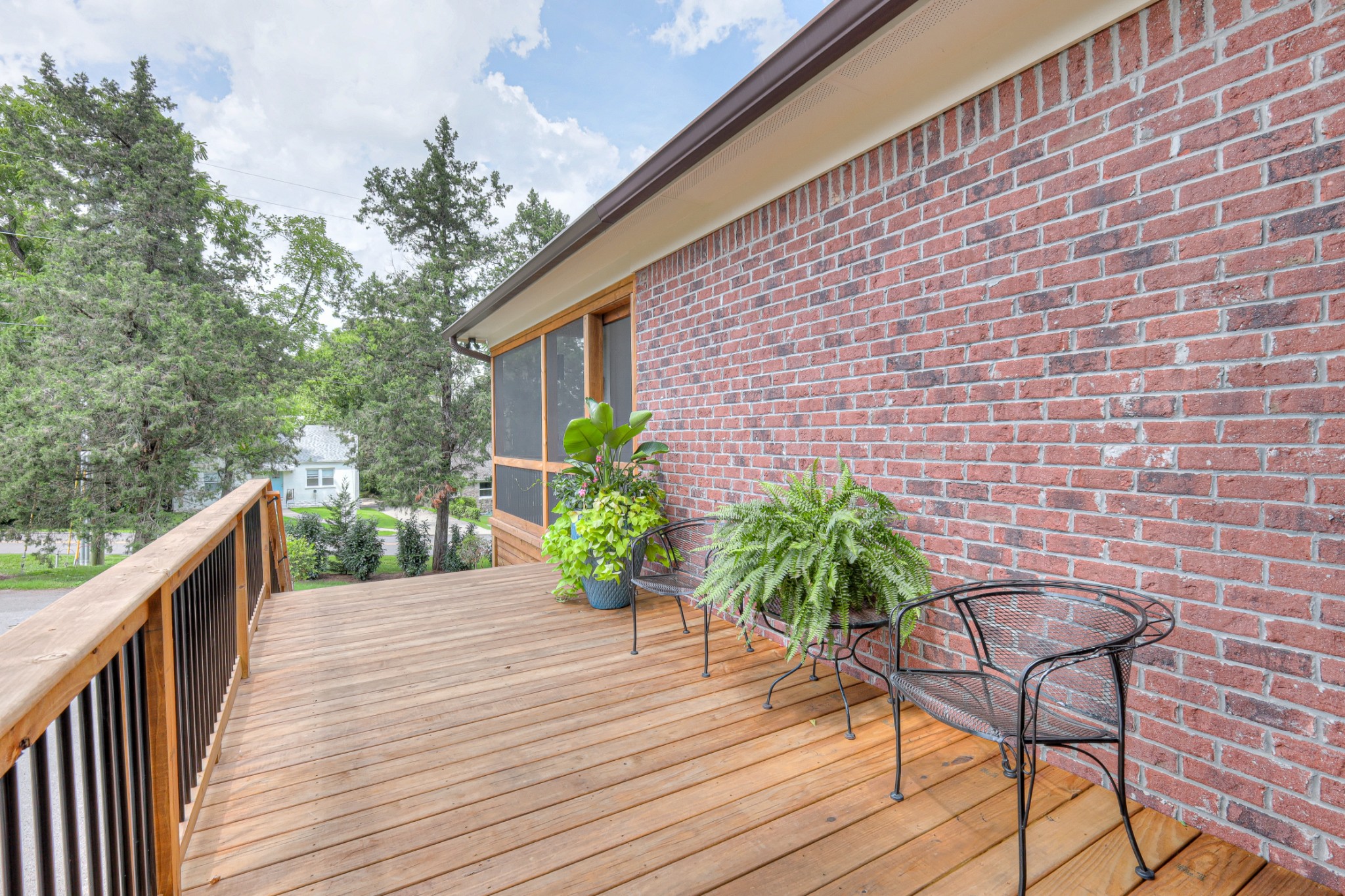 3297 Lealand Ln