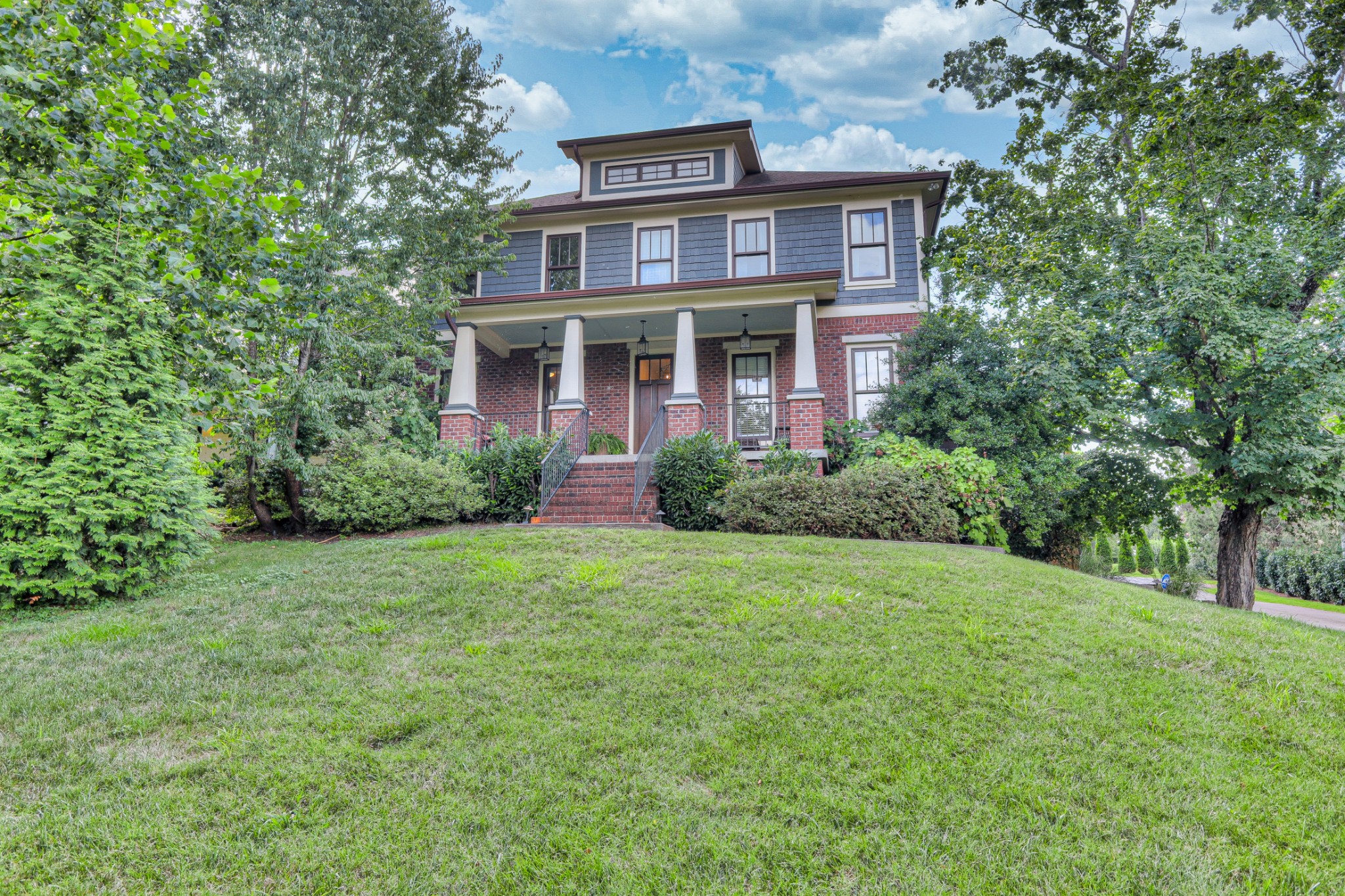3297 Lealand Ln