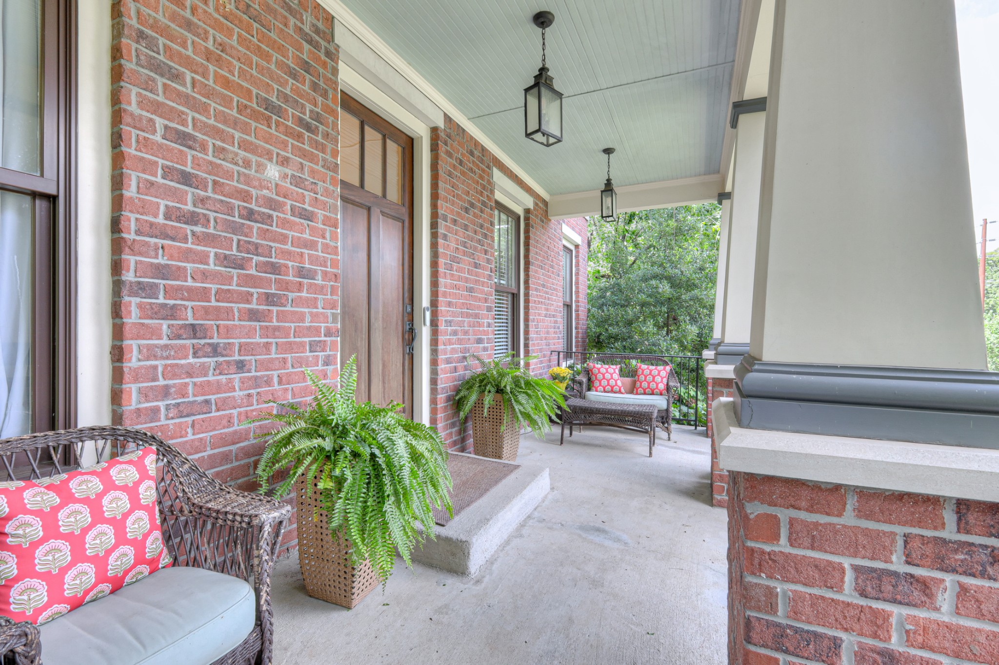 3297 Lealand Ln
