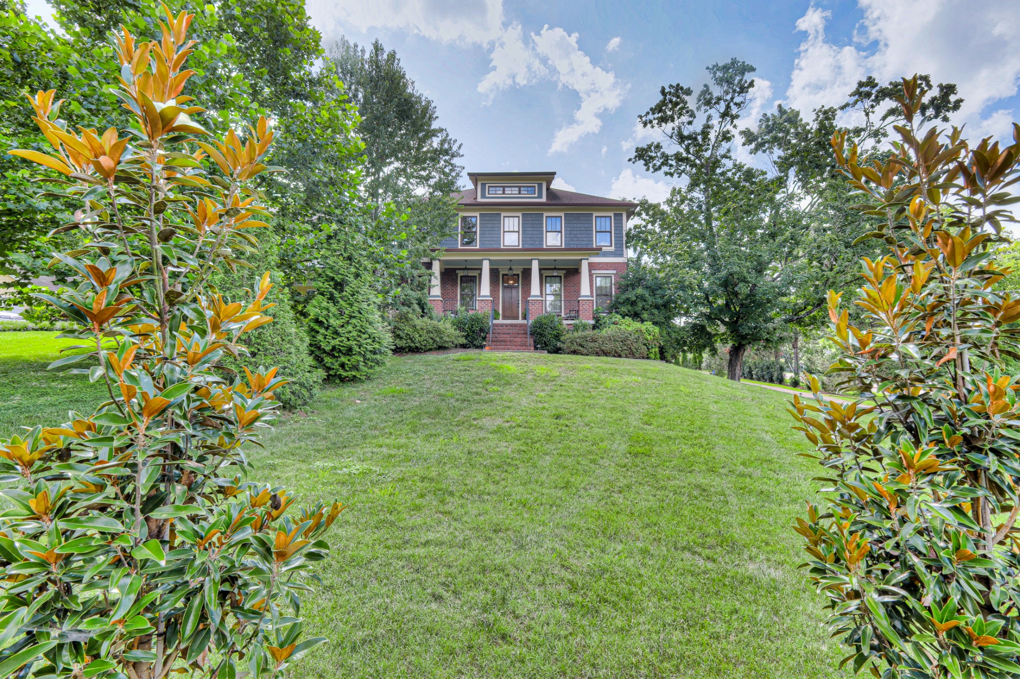 3297 Lealand Ln