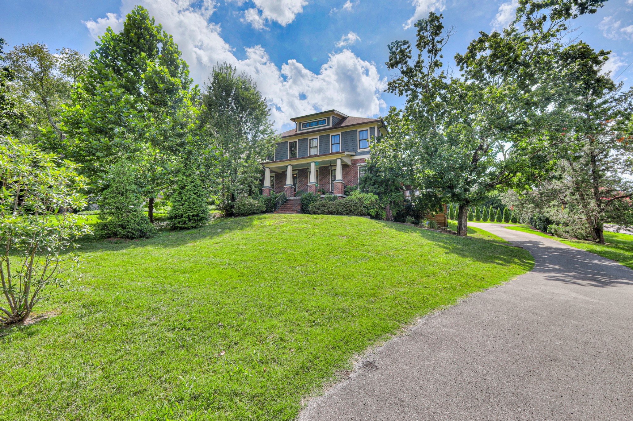 3297 Lealand Ln