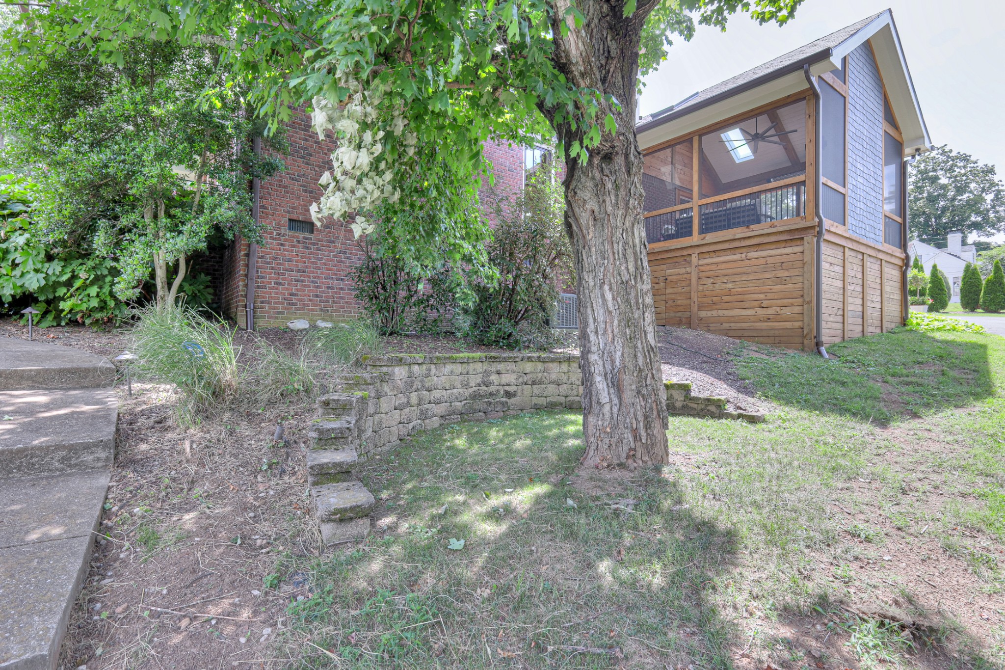 3297 Lealand Ln