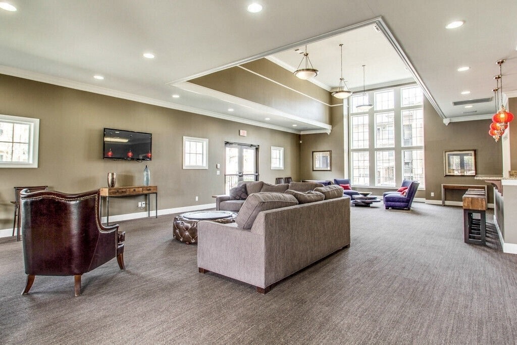 2310 Elliott Ave Unit: 611