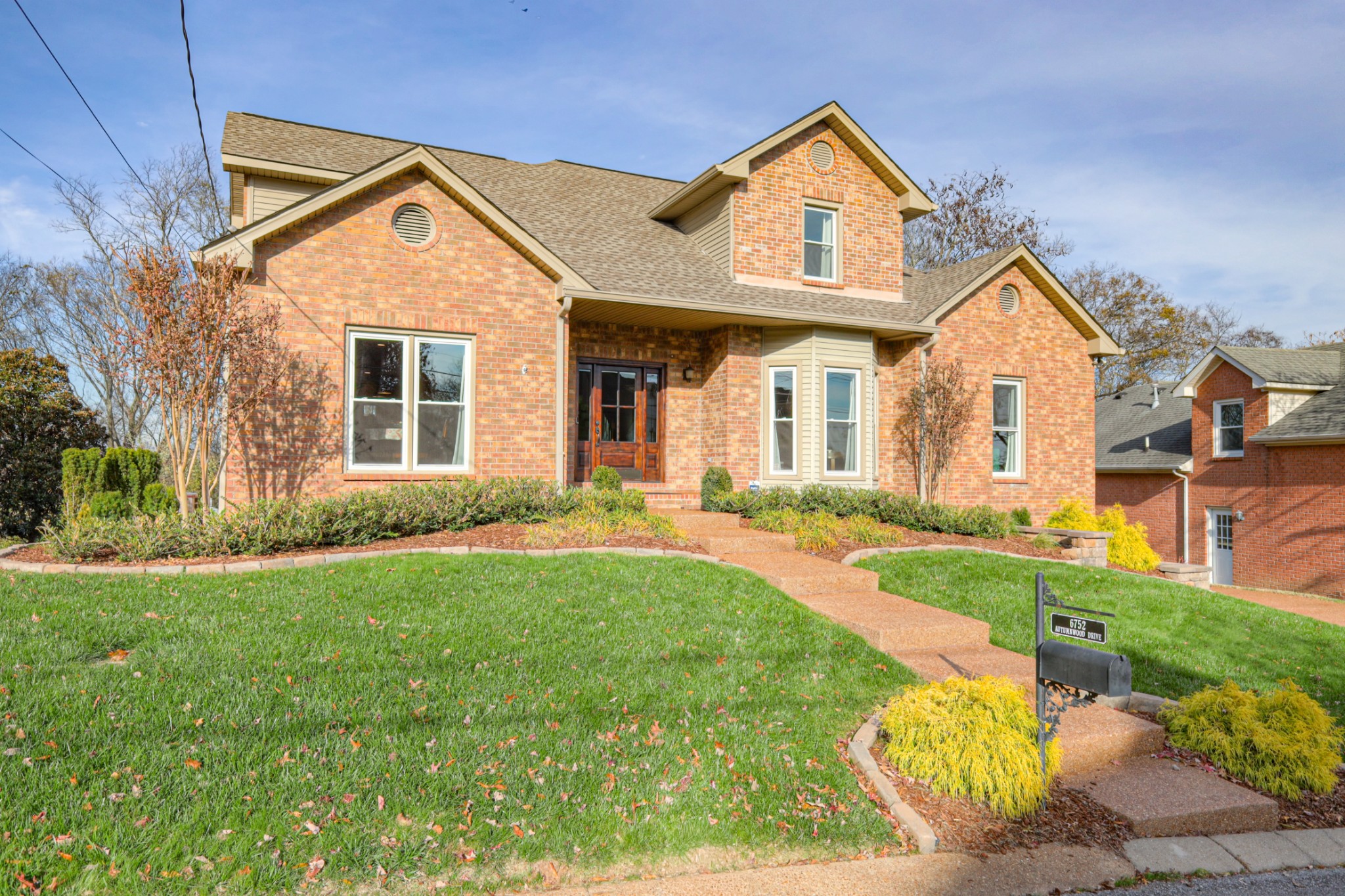6752 Autumnwood Dr