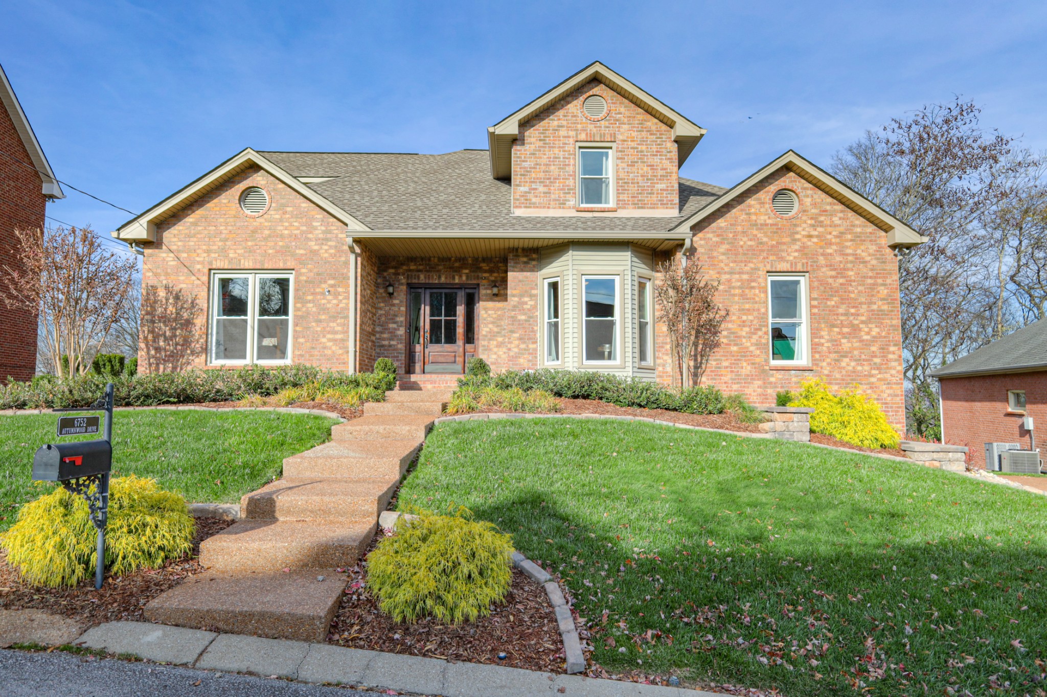 6752 Autumnwood Dr