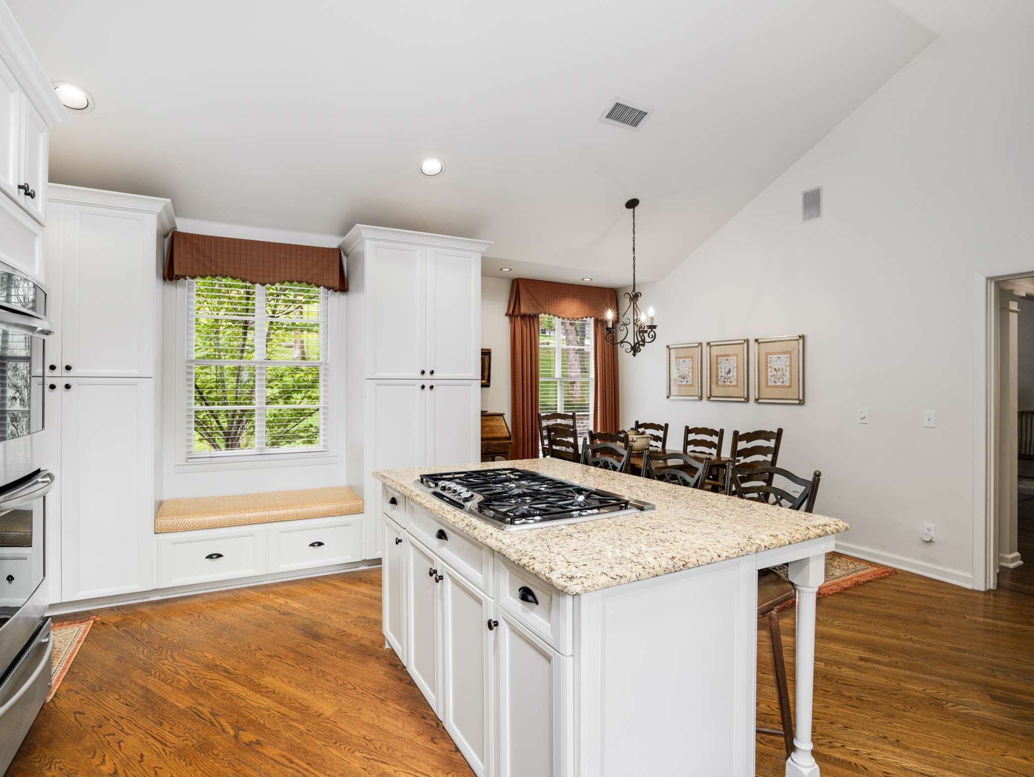 1066 Lynnwood Blvd