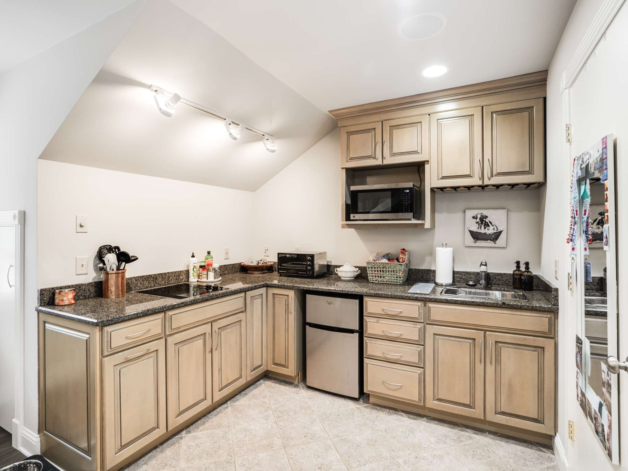 1066 Lynnwood Blvd