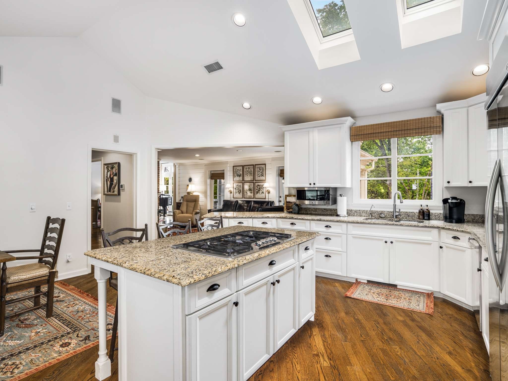 1066 Lynnwood Blvd