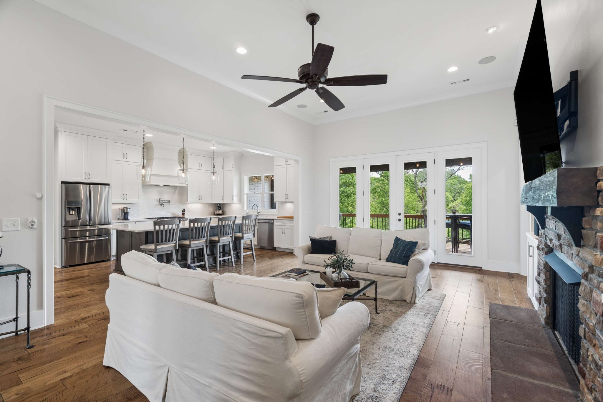 1863 Burland Cres