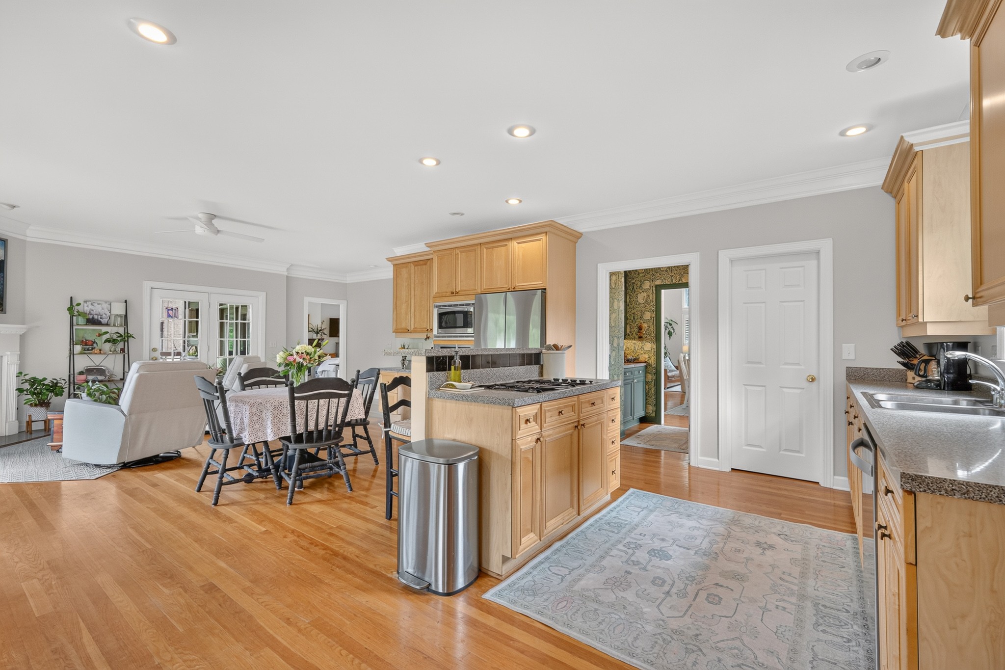 612 Eastcastle Ct