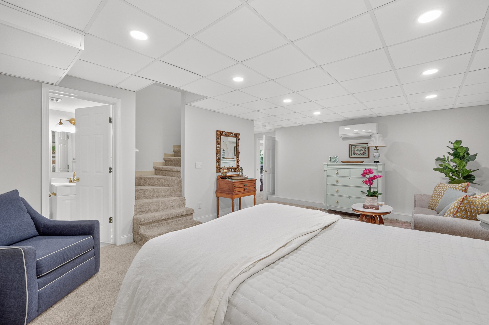 612 Eastcastle Ct