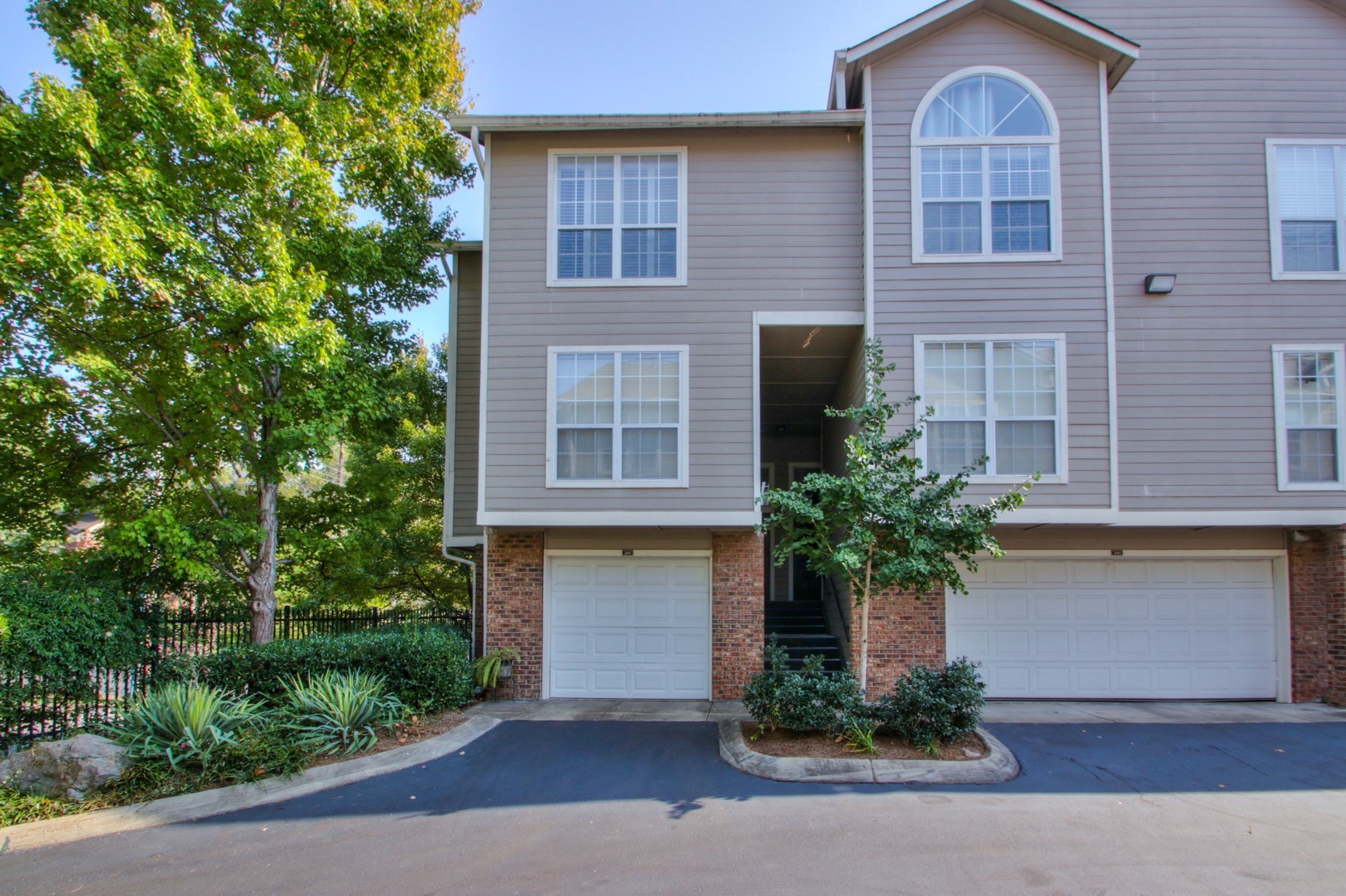 2065 Stokes Ln