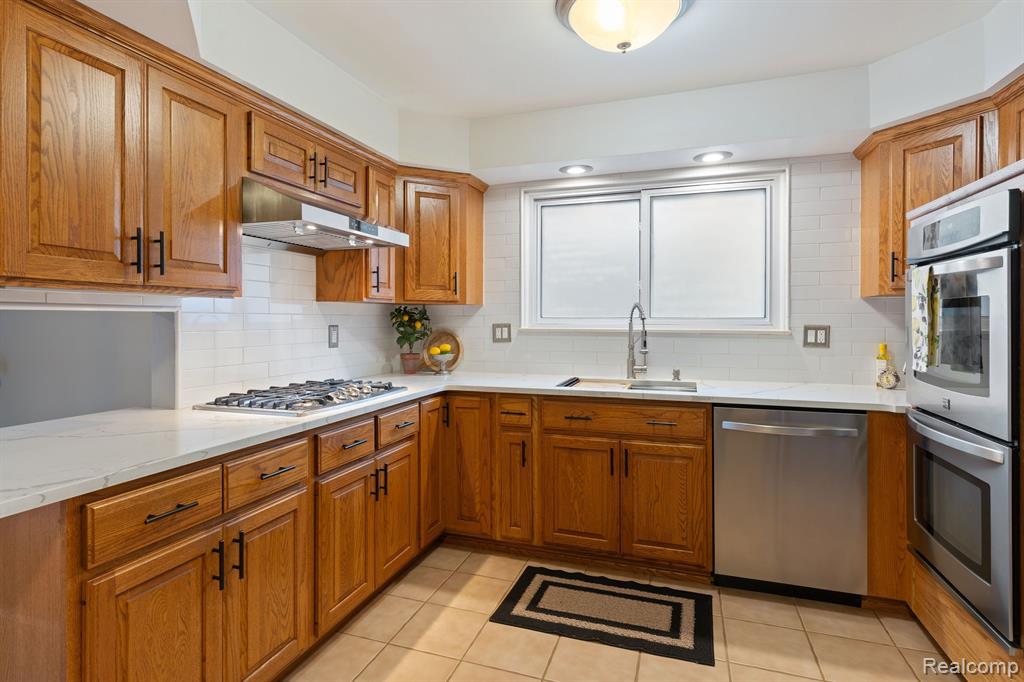 1414 Shaker Drive