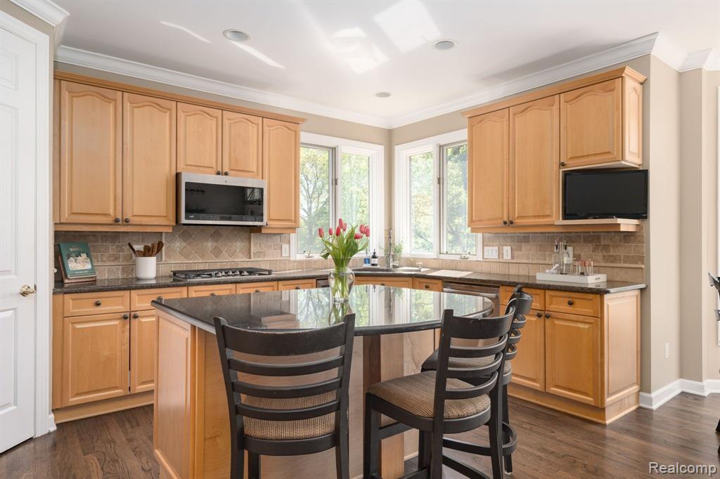 1715 Skyline Drive