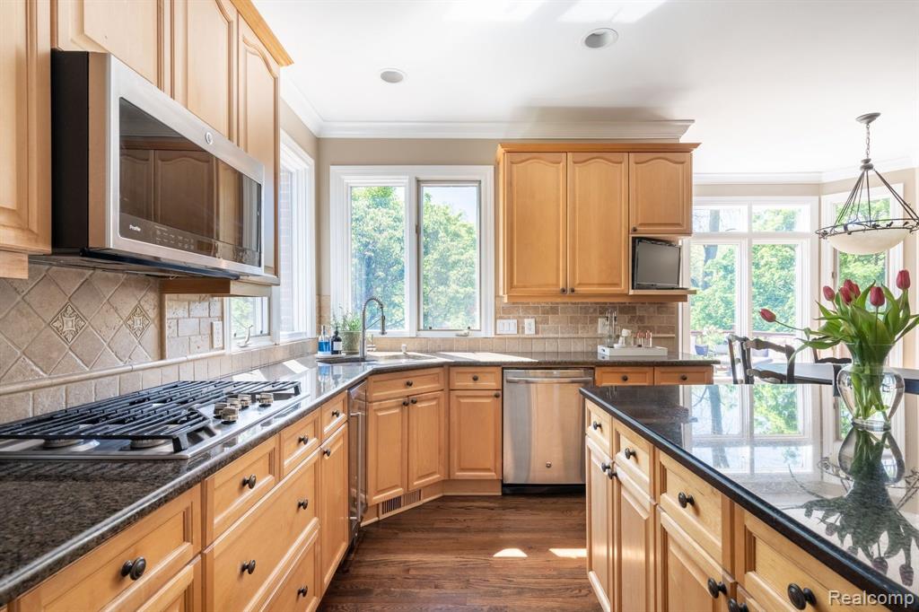 1715 Skyline Drive