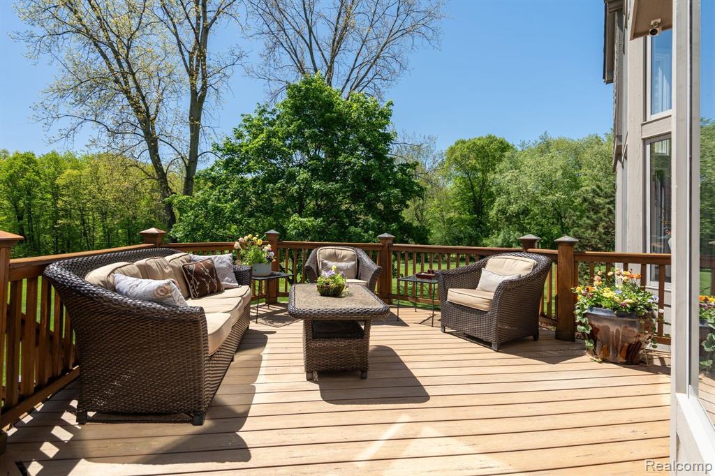 1715 Skyline Drive
