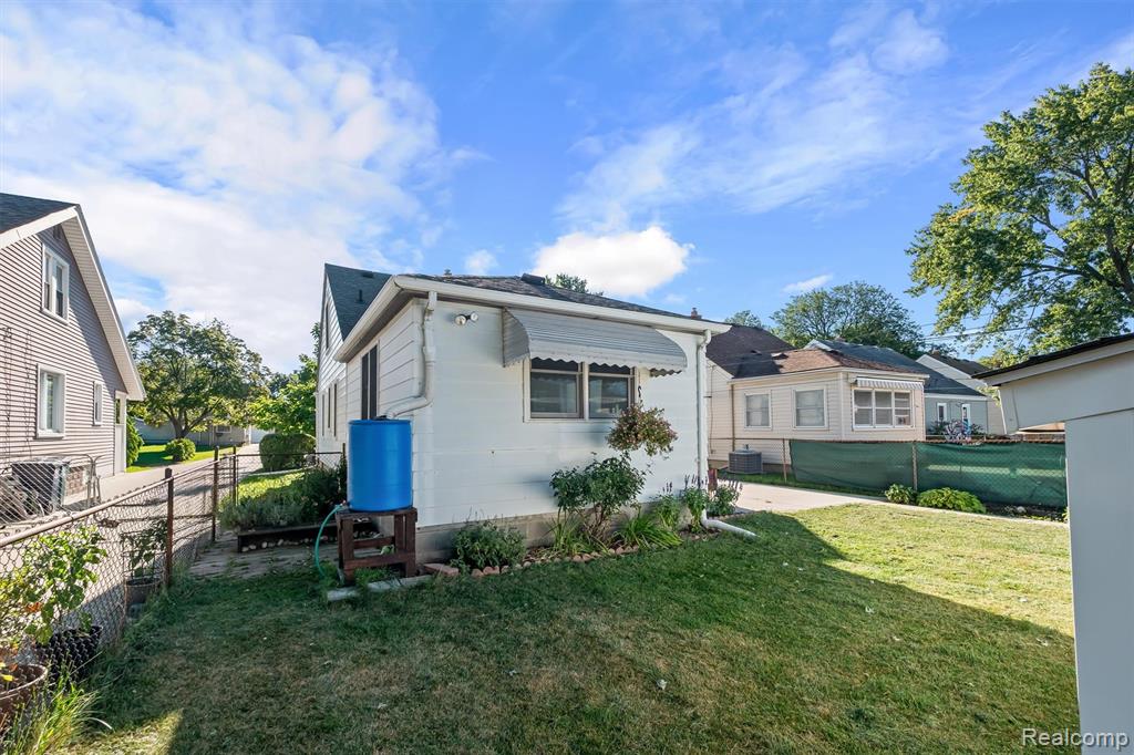 917 N Edison Avenue