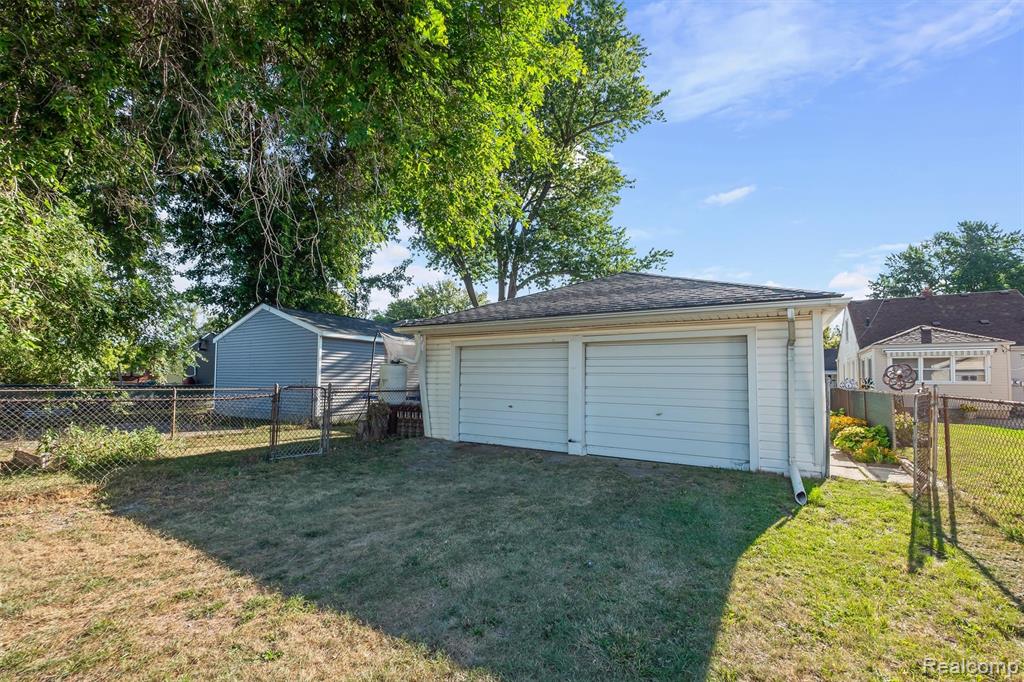 917 N Edison Avenue