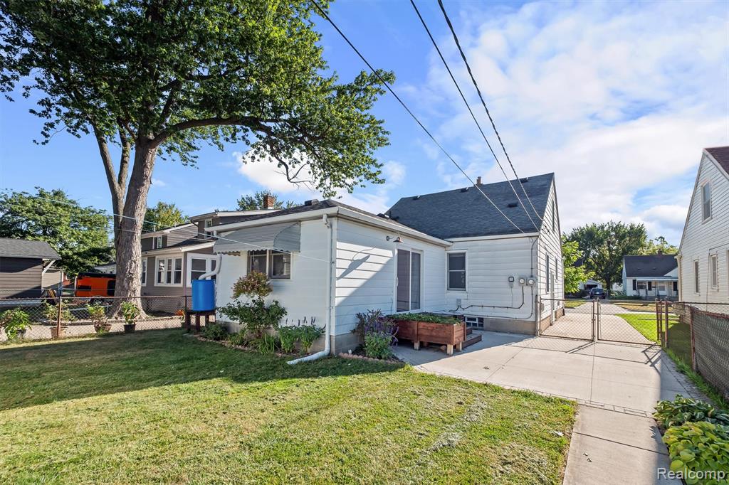 917 N Edison Avenue