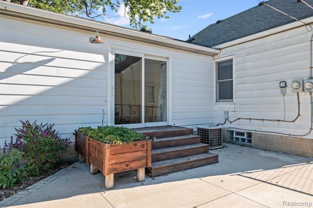 917 N Edison Avenue