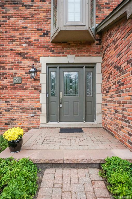 391 Silvervale Drive