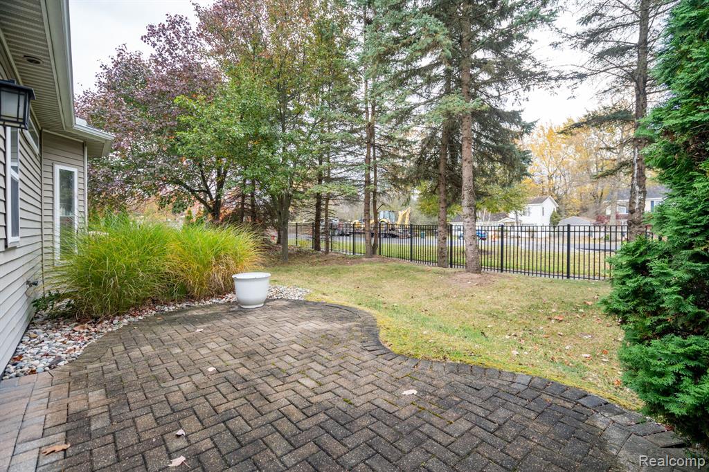 3534 Riverside Drive