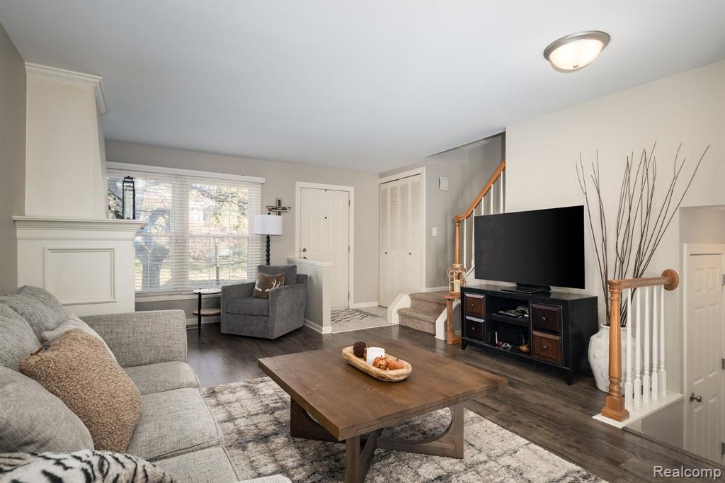 1246 Kings Cove Court
