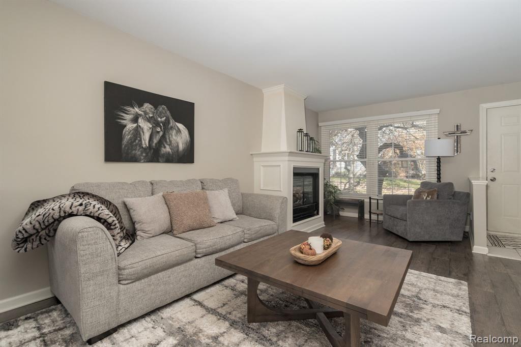 1246 Kings Cove Court