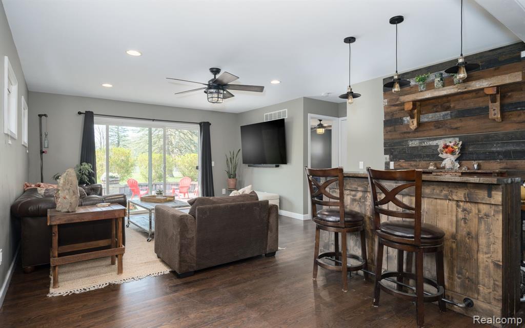 1220 Genesee Drive
