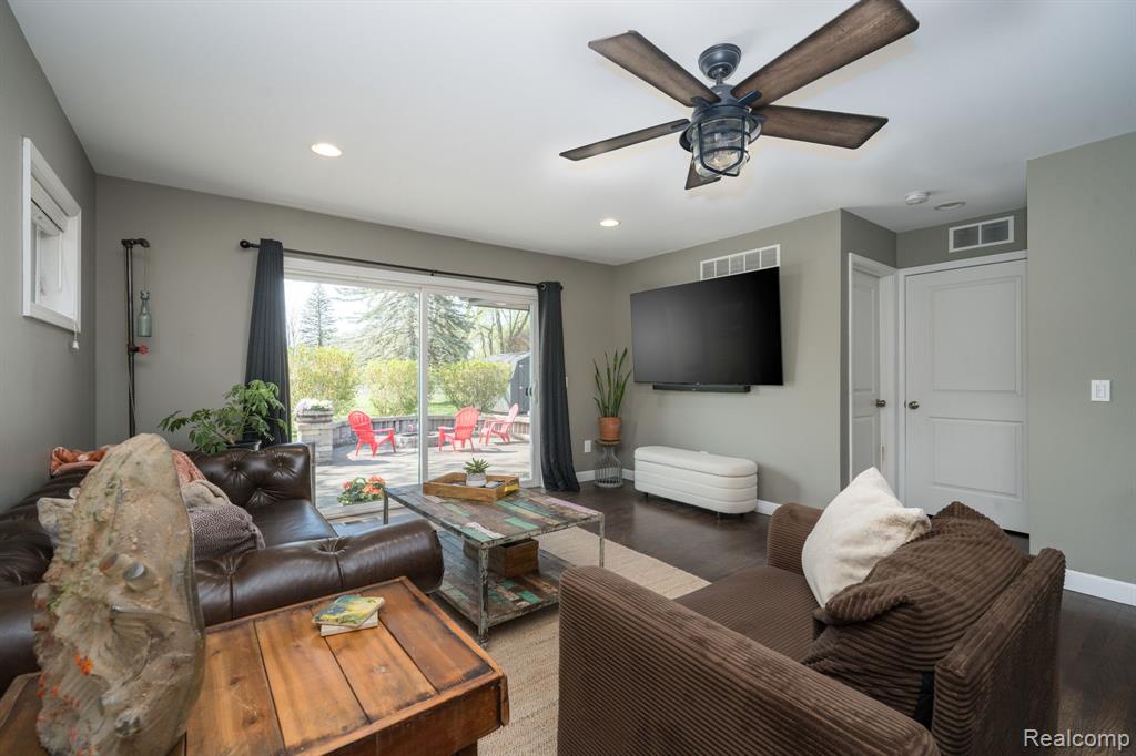 1220 Genesee Drive