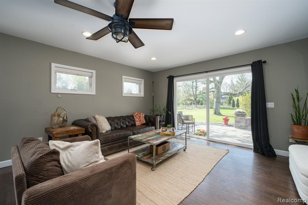 1220 Genesee Drive