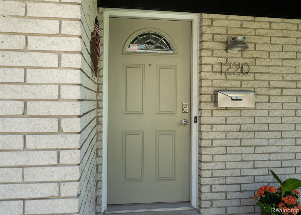1220 Genesee Drive