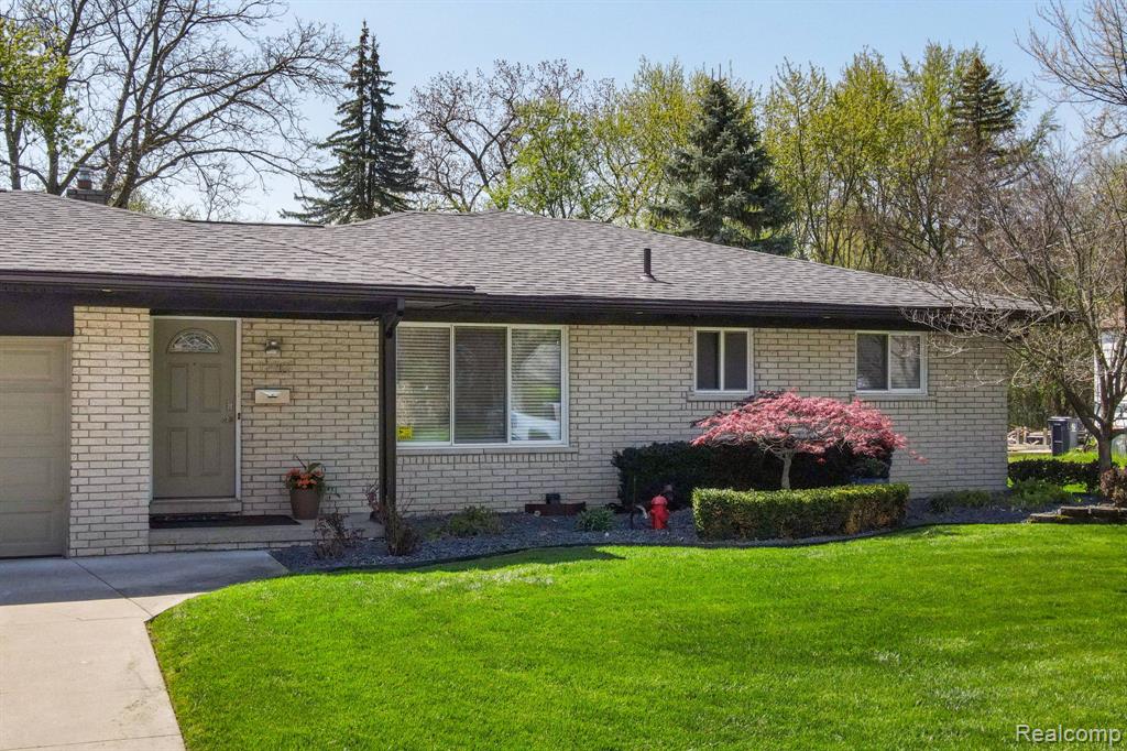 1220 Genesee Drive