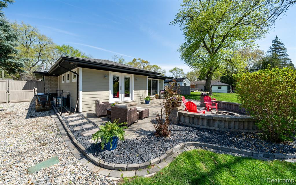 1220 Genesee Drive