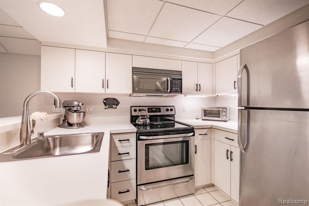 1123 Hickory Hill Drive