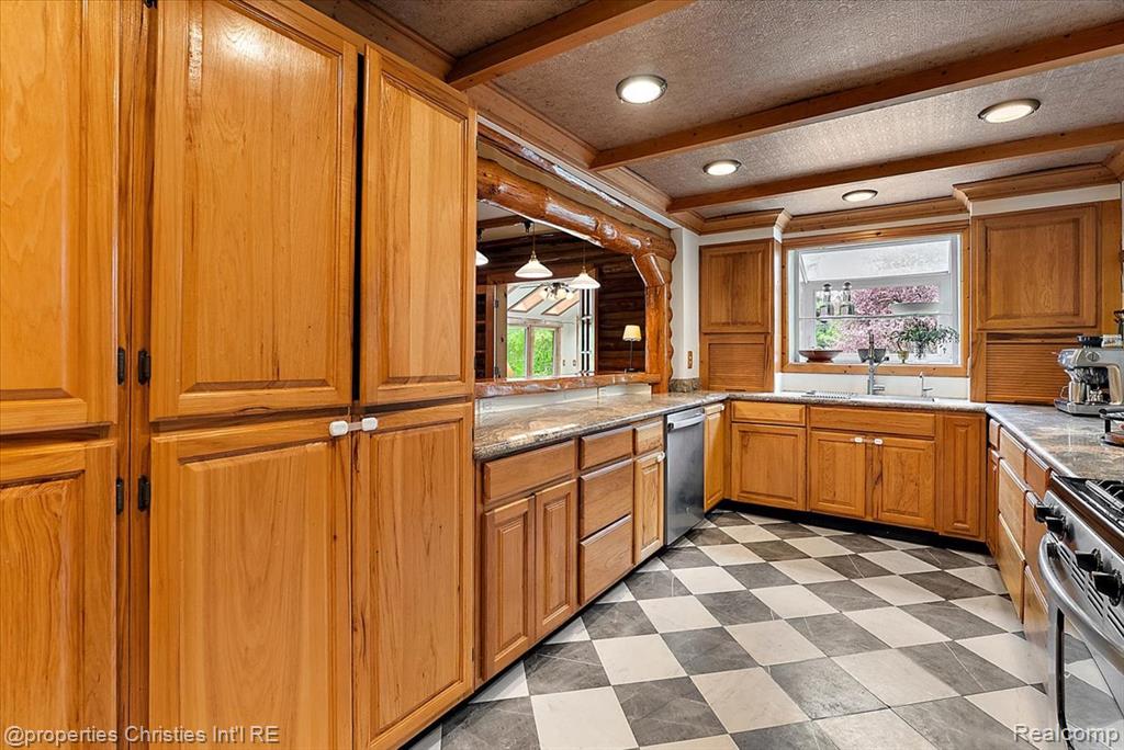 4880 Algonquin Boulevard