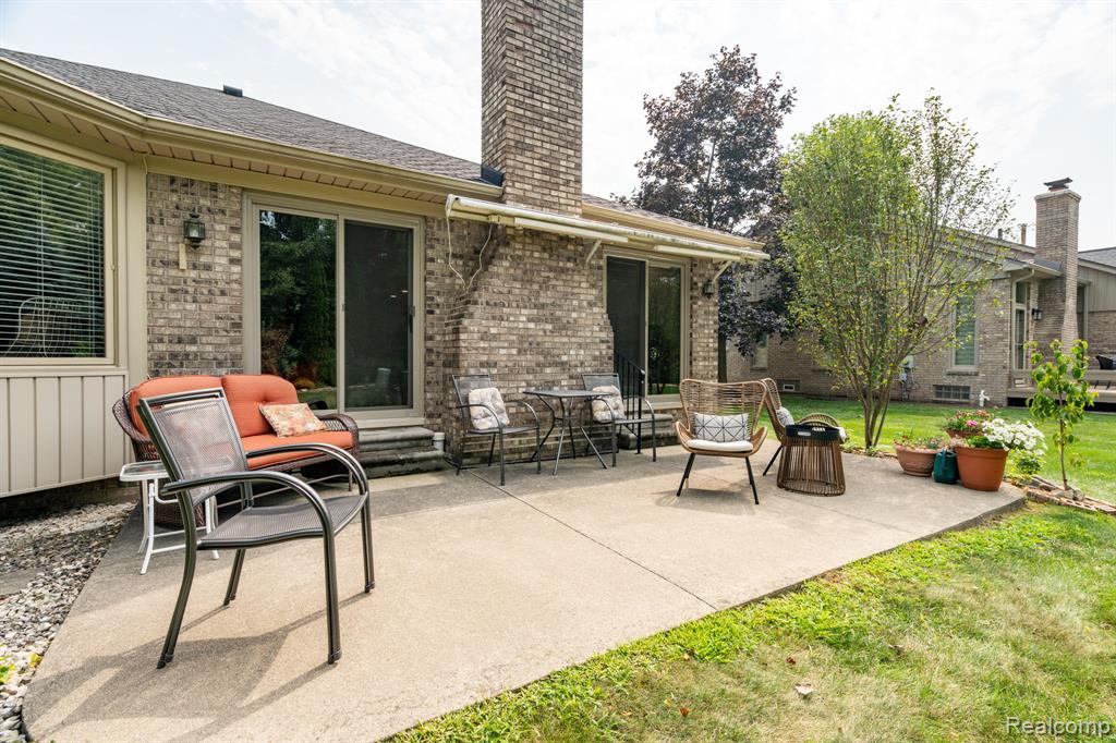 6821 Carriage Creek Drive