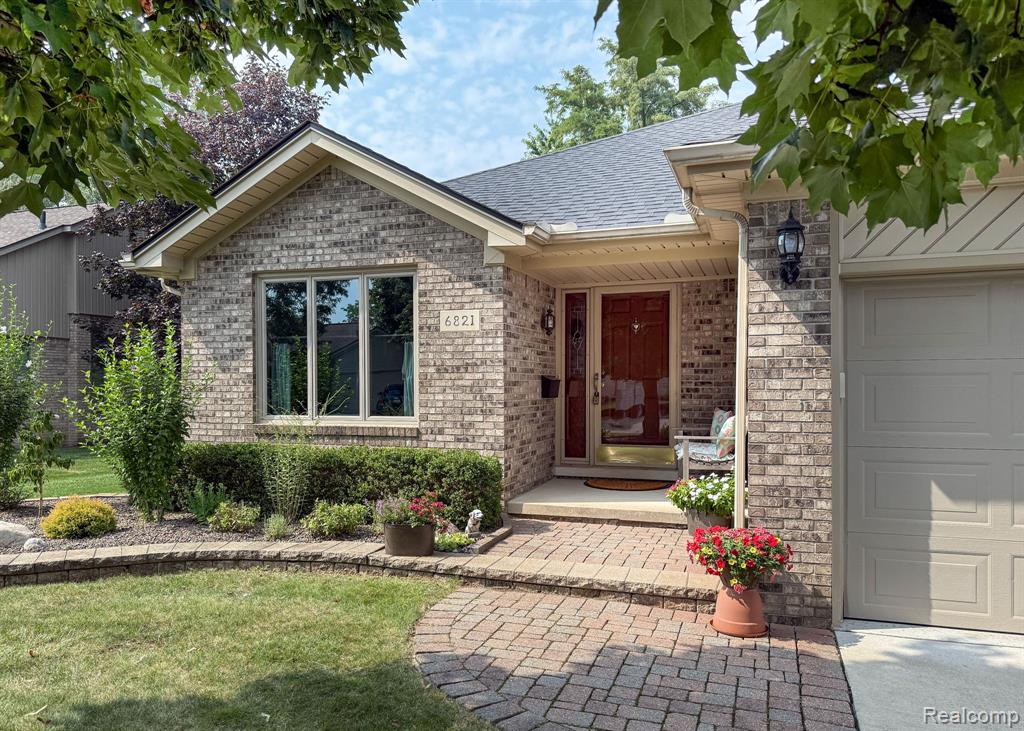 6821 Carriage Creek Drive
