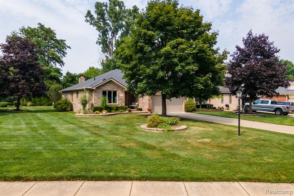 6821 Carriage Creek Drive
