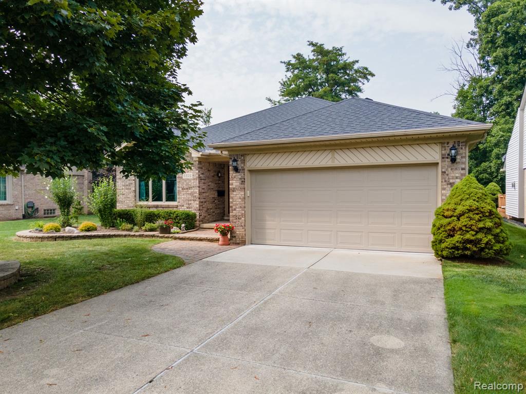 6821 Carriage Creek Drive