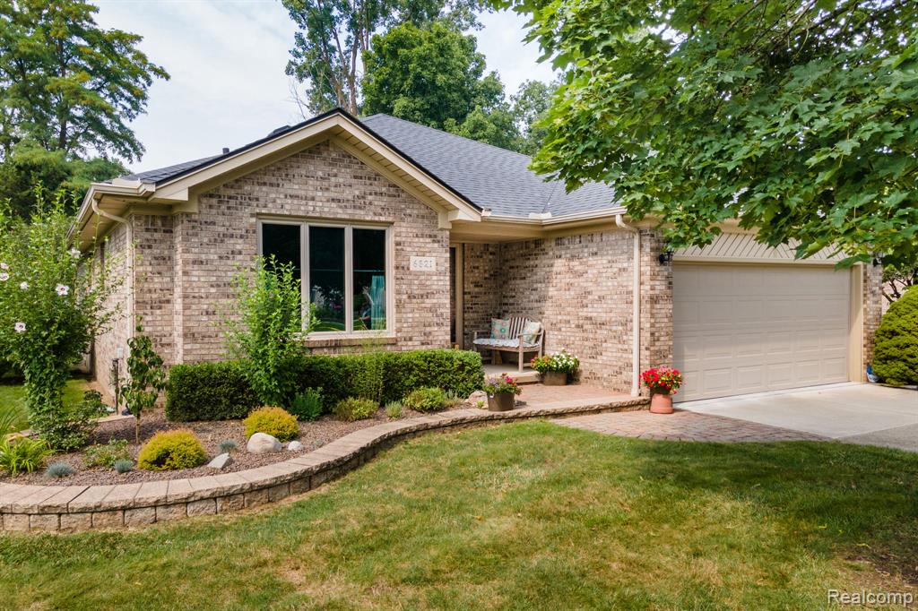 6821 Carriage Creek Drive