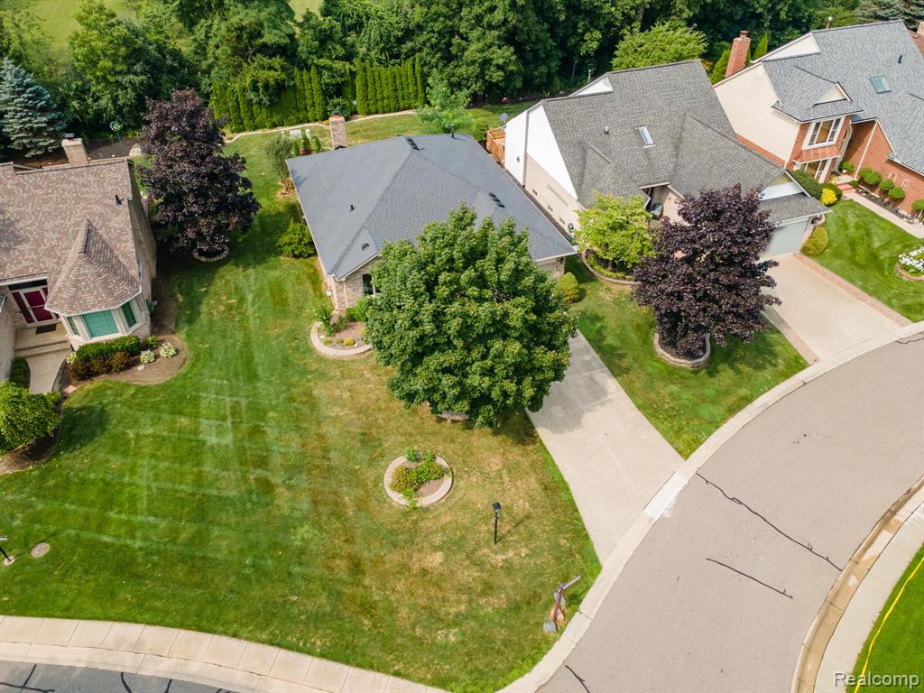 6821 Carriage Creek Drive