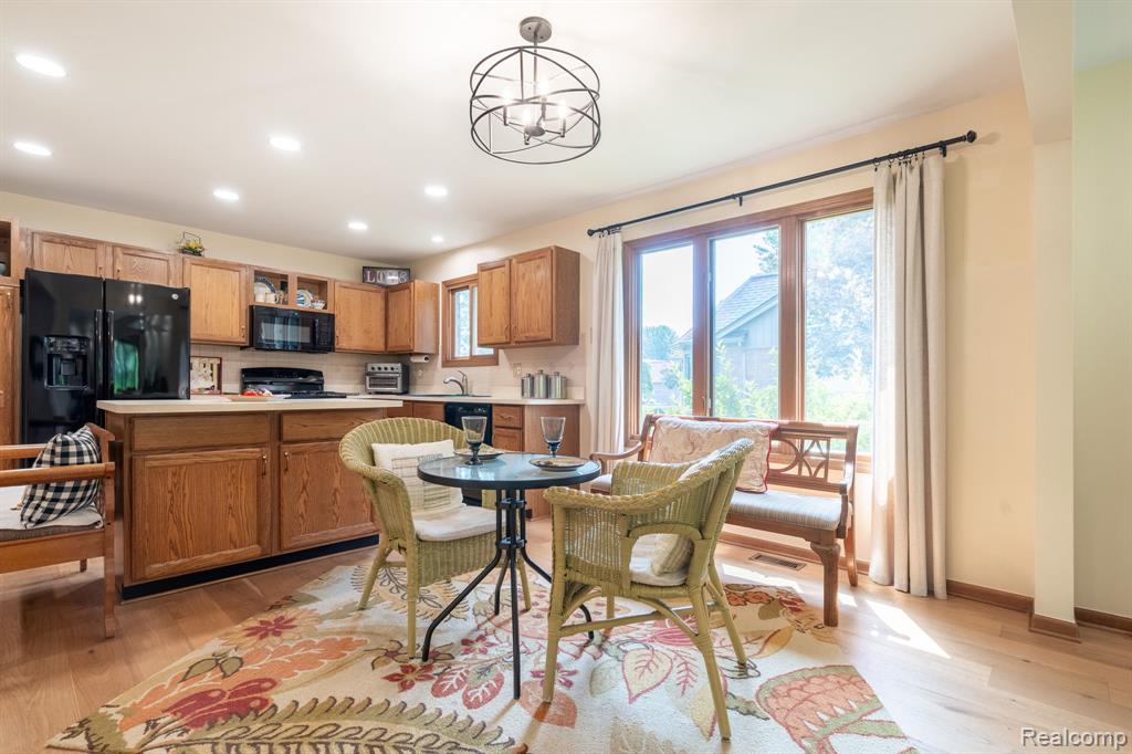 6821 Carriage Creek Drive